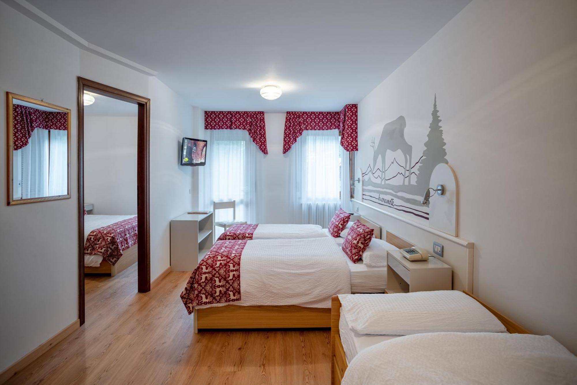 Hotel Europa Сан Мартино ди Кастроза Екстериор снимка