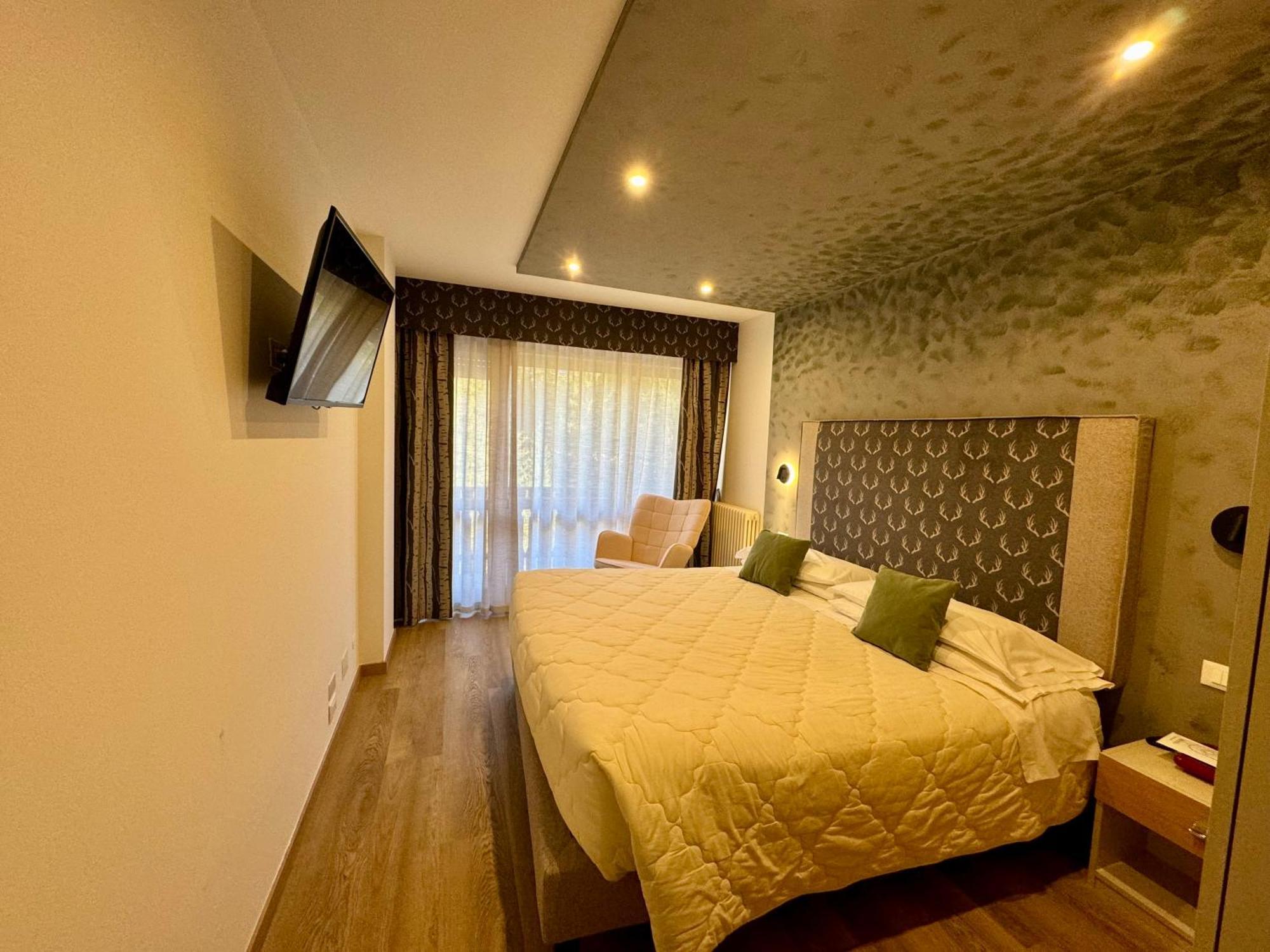 Hotel Europa Сан Мартино ди Кастроза Екстериор снимка