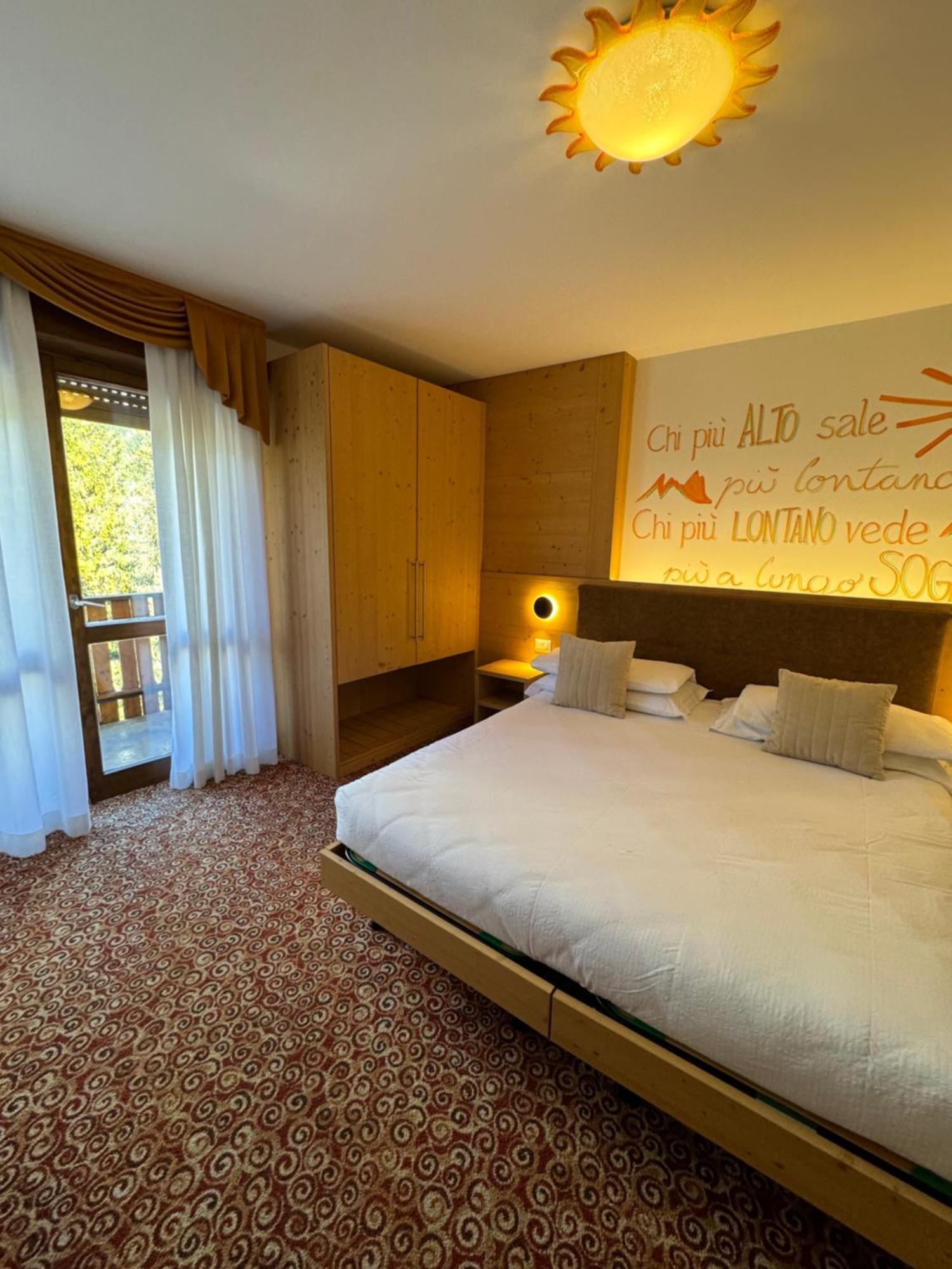Hotel Europa Сан Мартино ди Кастроза Екстериор снимка