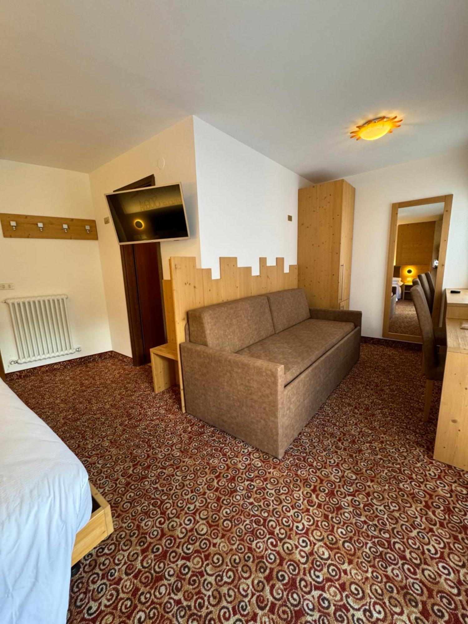 Hotel Europa Сан Мартино ди Кастроза Екстериор снимка